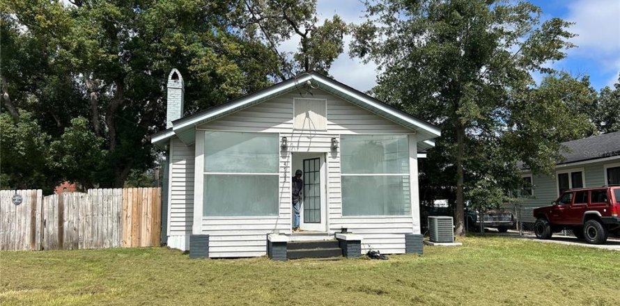House in Jacksonville, Florida 2 bedrooms, 98.38 sq.m. № 2391013