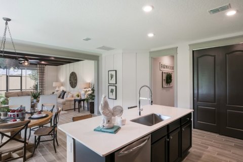 Townhouse in SILVER LANDING in Saint Augustine, Florida 4 bedrooms, 279 sq.m. № 34530 - photo 1