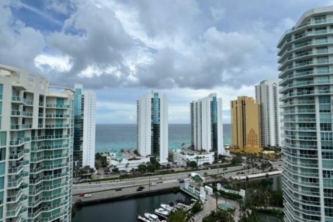Condo in Sunny Isles Beach, Florida, 4 bedrooms  № 1223140 - photo 1
