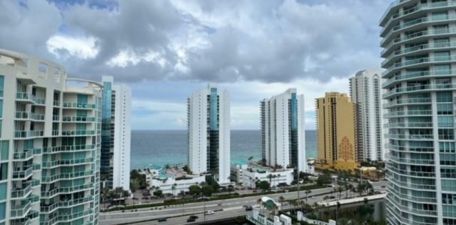 Condo in Sunny Isles Beach, Florida, 4 bedrooms  № 1223140