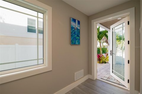 House in Bradenton Beach, Florida 7 bedrooms, 257.9 sq.m. № 1817309 - photo 5