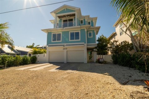 House in Bradenton Beach, Florida 7 bedrooms, 257.9 sq.m. № 1817309 - photo 3