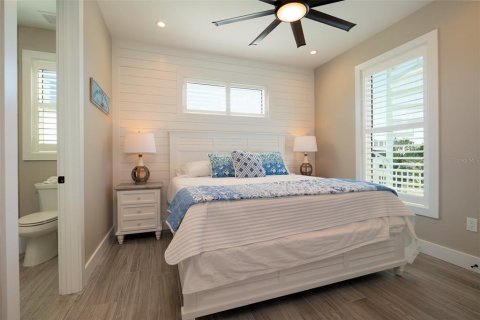 House in Bradenton Beach, Florida 7 bedrooms, 257.9 sq.m. № 1817309 - photo 18