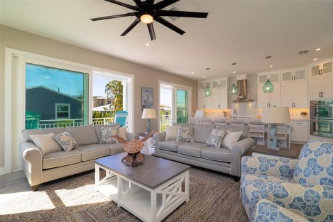 House in Bradenton Beach, Florida 7 bedrooms, 257.9 sq.m. № 1817309 - photo 8