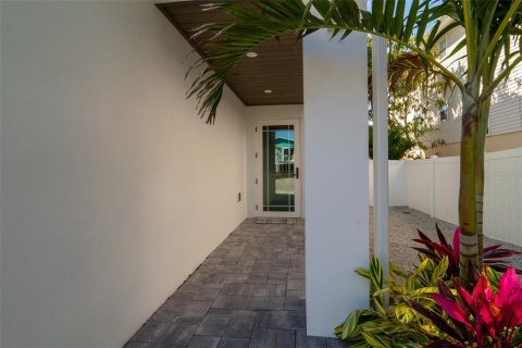 House in Bradenton Beach, Florida 7 bedrooms, 257.9 sq.m. № 1817309 - photo 4
