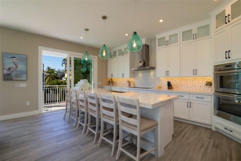 House in Bradenton Beach, Florida 7 bedrooms, 257.9 sq.m. № 1817309 - photo 9
