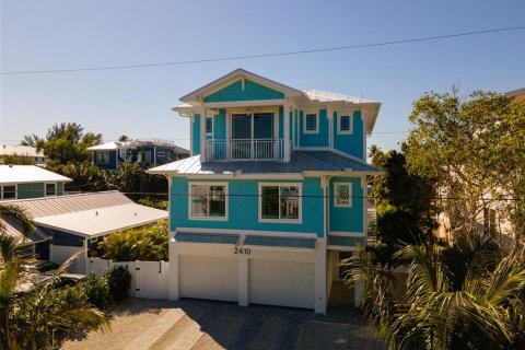 House in Bradenton Beach, Florida 7 bedrooms, 257.9 sq.m. № 1817309 - photo 2