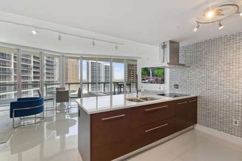 Condo in Miami, Florida, 2 bedrooms  № 2061513 - photo 8