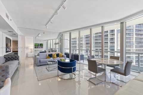 Condo in Miami, Florida, 2 bedrooms  № 2061513 - photo 4