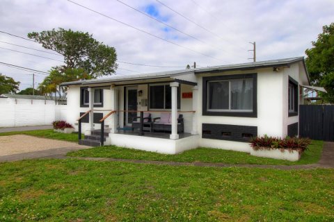 Casa en venta en Hollywood, Florida, 3 dormitorios, 95.22 m2 № 2185061 - foto 3