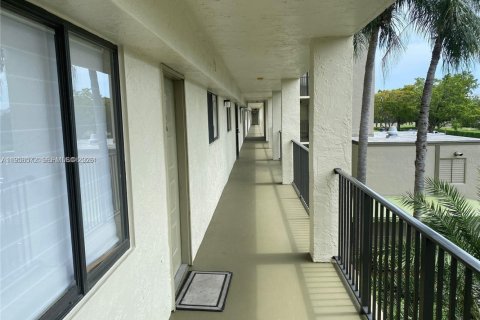 Copropriété à vendre à Pompano Beach, Floride: 2 chambres № 2010454 - photo 17