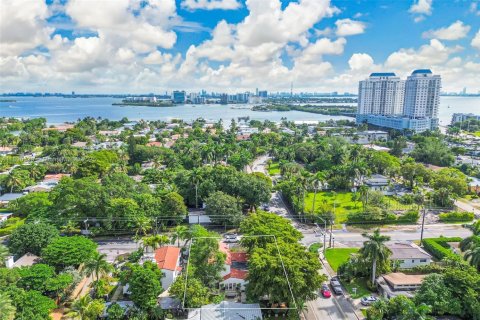 Casa en alquiler en Miami, Florida, 4 dormitorios, 219.34 m2 № 1964488 - foto 23