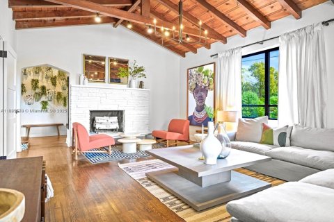 Casa en alquiler en Miami, Florida, 4 dormitorios, 219.34 m2 № 1964488 - foto 10