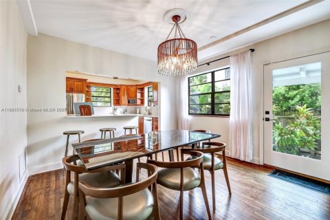 Casa en alquiler en Miami, Florida, 4 dormitorios, 219.34 m2 № 1964488 - foto 15