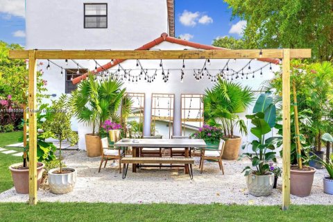 Casa en alquiler en Miami, Florida, 4 dormitorios, 219.34 m2 № 1964488 - foto 17