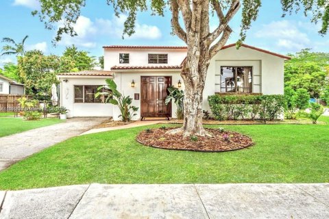 Casa en alquiler en Miami, Florida, 4 dormitorios, 219.34 m2 № 1964488 - foto 1