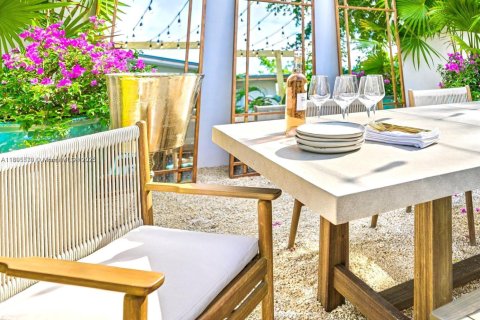 Casa en alquiler en Miami, Florida, 4 dormitorios, 219.34 m2 № 1964488 - foto 19