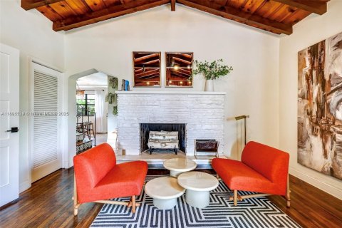 Casa en alquiler en Miami, Florida, 4 dormitorios, 219.34 m2 № 1964488 - foto 11