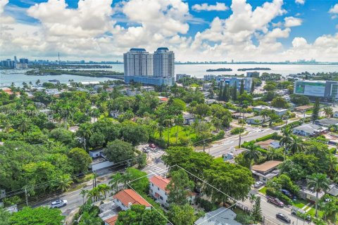 Casa en alquiler en Miami, Florida, 4 dormitorios, 219.34 m2 № 1964488 - foto 24