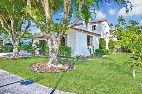 Casa en alquiler en Miami, Florida, 4 dormitorios, 219.34 m2 № 1964488 - foto 3