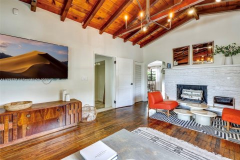 Casa en alquiler en Miami, Florida, 4 dormitorios, 219.34 m2 № 1964488 - foto 9