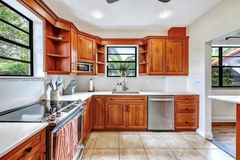 Casa en alquiler en Miami, Florida, 4 dormitorios, 219.34 m2 № 1964488 - foto 13