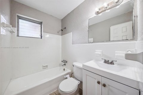 Casa en venta en West Park, Florida, 3 dormitorios, 117.8 m2 № 1945949 - foto 14