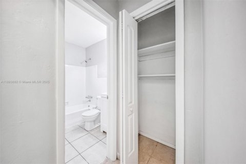 Casa en venta en West Park, Florida, 3 dormitorios, 117.8 m2 № 1945949 - foto 16
