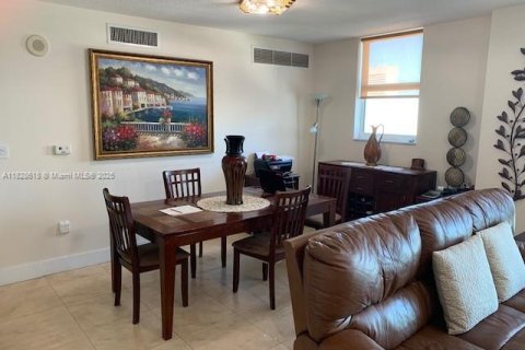 Copropriété à louer à Miami, Floride: 2 chambres, 103.77 m2 № 1957584 - photo 8