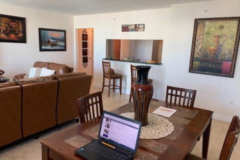 Copropriété à louer à Miami, Floride: 2 chambres, 103.77 m2 № 1957584 - photo 12