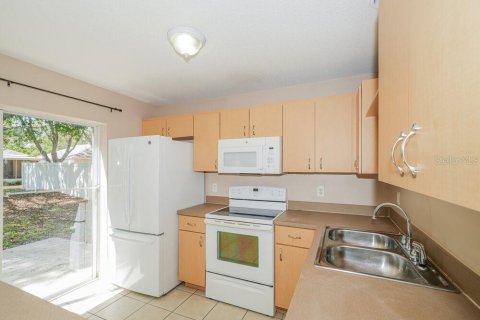 Villa ou maison à louer à Wesley Chapel, Floride: 4 chambres, 133.41 m2 № 2094598 - photo 8