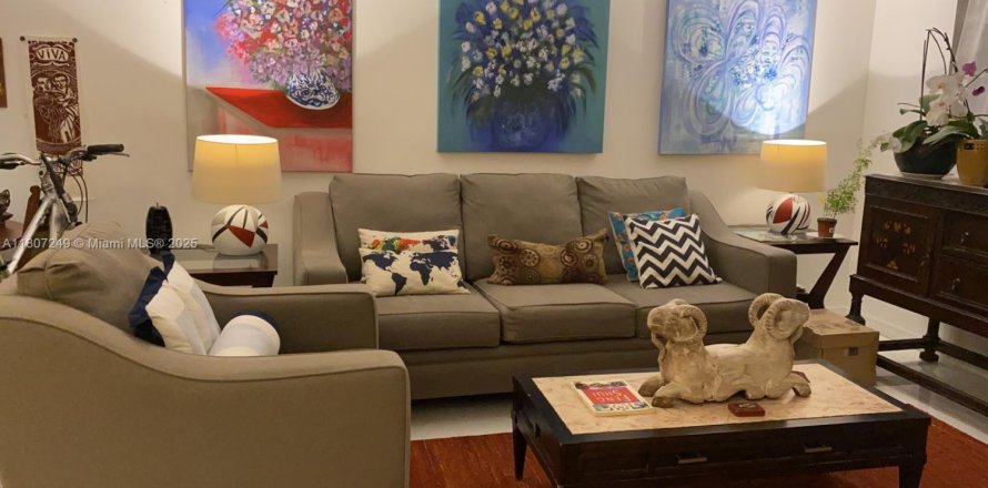 Condominio en Hollywood, Florida, 1 dormitorio  № 1869880