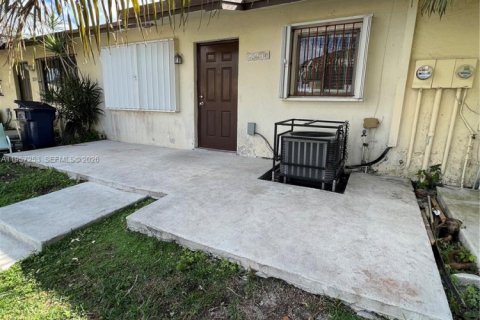 Adosado en venta en Homestead, Florida, 2 dormitorios, 85.47 m2 № 2023424 - foto 2