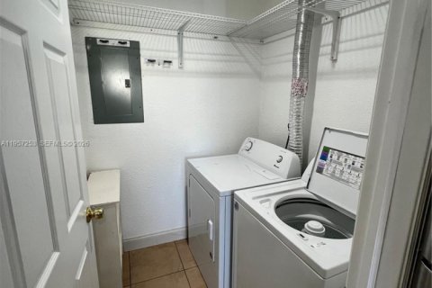 Adosado en venta en Homestead, Florida, 2 dormitorios, 85.47 m2 № 2023424 - foto 17