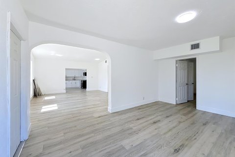 Villa ou maison à vendre à Miami, Floride: 4 chambres, 176.14 m2 № 2307986 - photo 16