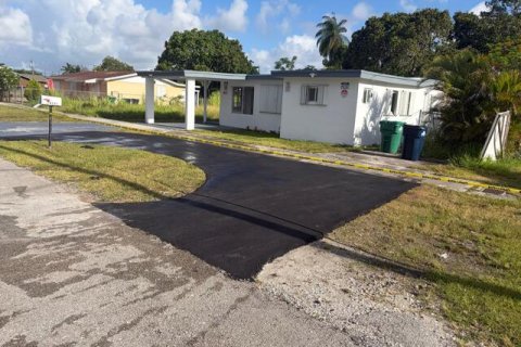 Villa ou maison à vendre à Miami, Floride: 4 chambres, 176.14 m2 № 2307986 - photo 8