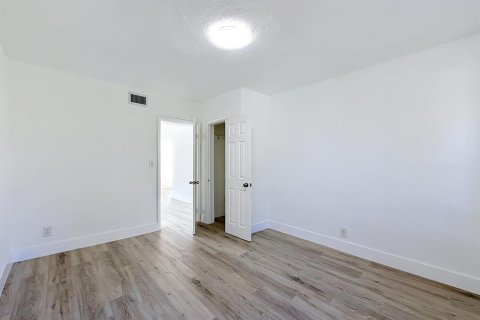 Villa ou maison à vendre à Miami, Floride: 4 chambres, 176.14 m2 № 2307986 - photo 28