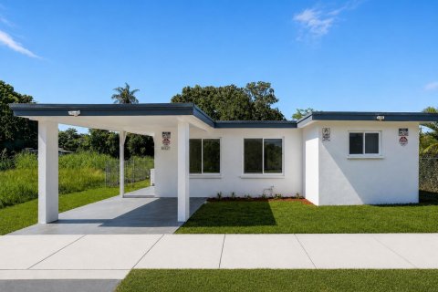 Villa ou maison à vendre à Miami, Floride: 4 chambres, 176.14 m2 № 2307986 - photo 5