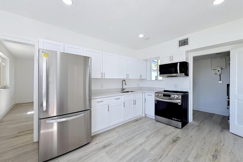 Villa ou maison à vendre à Miami, Floride: 4 chambres, 176.14 m2 № 2307986 - photo 7