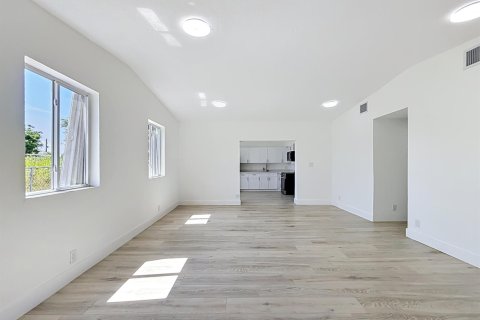 Villa ou maison à vendre à Miami, Floride: 4 chambres, 176.14 m2 № 2307986 - photo 10