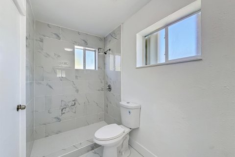 Villa ou maison à vendre à Miami, Floride: 4 chambres, 176.14 m2 № 2307986 - photo 15