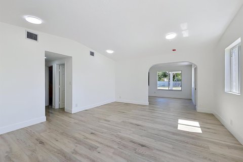 Villa ou maison à vendre à Miami, Floride: 4 chambres, 176.14 m2 № 2307986 - photo 14