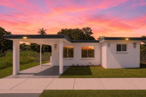 Villa ou maison à vendre à Miami, Floride: 4 chambres, 176.14 m2 № 2307986 - photo 3