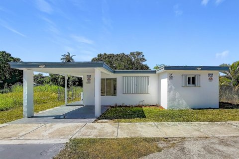 Villa ou maison à vendre à Miami, Floride: 4 chambres, 176.14 m2 № 2307986 - photo 12