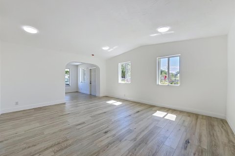 Villa ou maison à vendre à Miami, Floride: 4 chambres, 176.14 m2 № 2307986 - photo 9