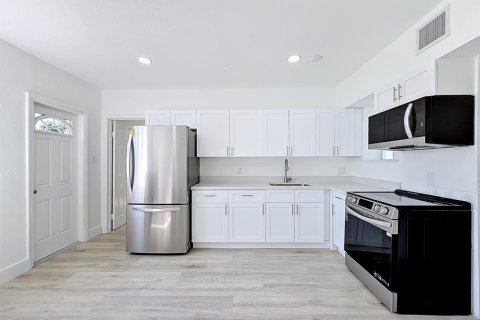 Villa ou maison à vendre à Miami, Floride: 4 chambres, 176.14 m2 № 2307986 - photo 6
