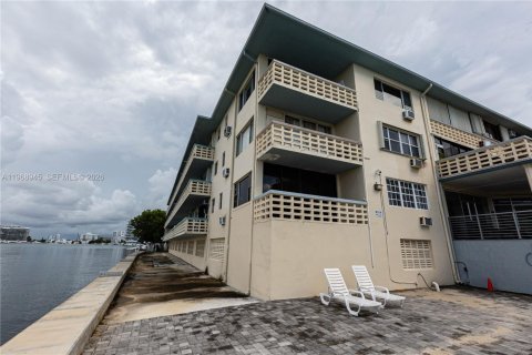 Condo in Miami Beach, Florida № 2031836 - photo 27