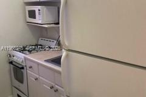 Condo in Miami Beach, Florida № 2031836 - photo 9