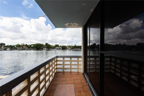 Condo in Miami Beach, Florida № 2031836 - photo 16