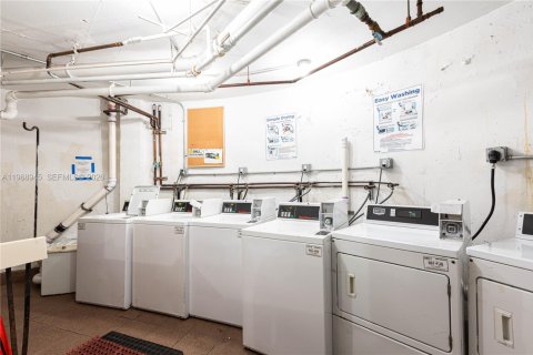 Condo in Miami Beach, Florida № 2031836 - photo 18